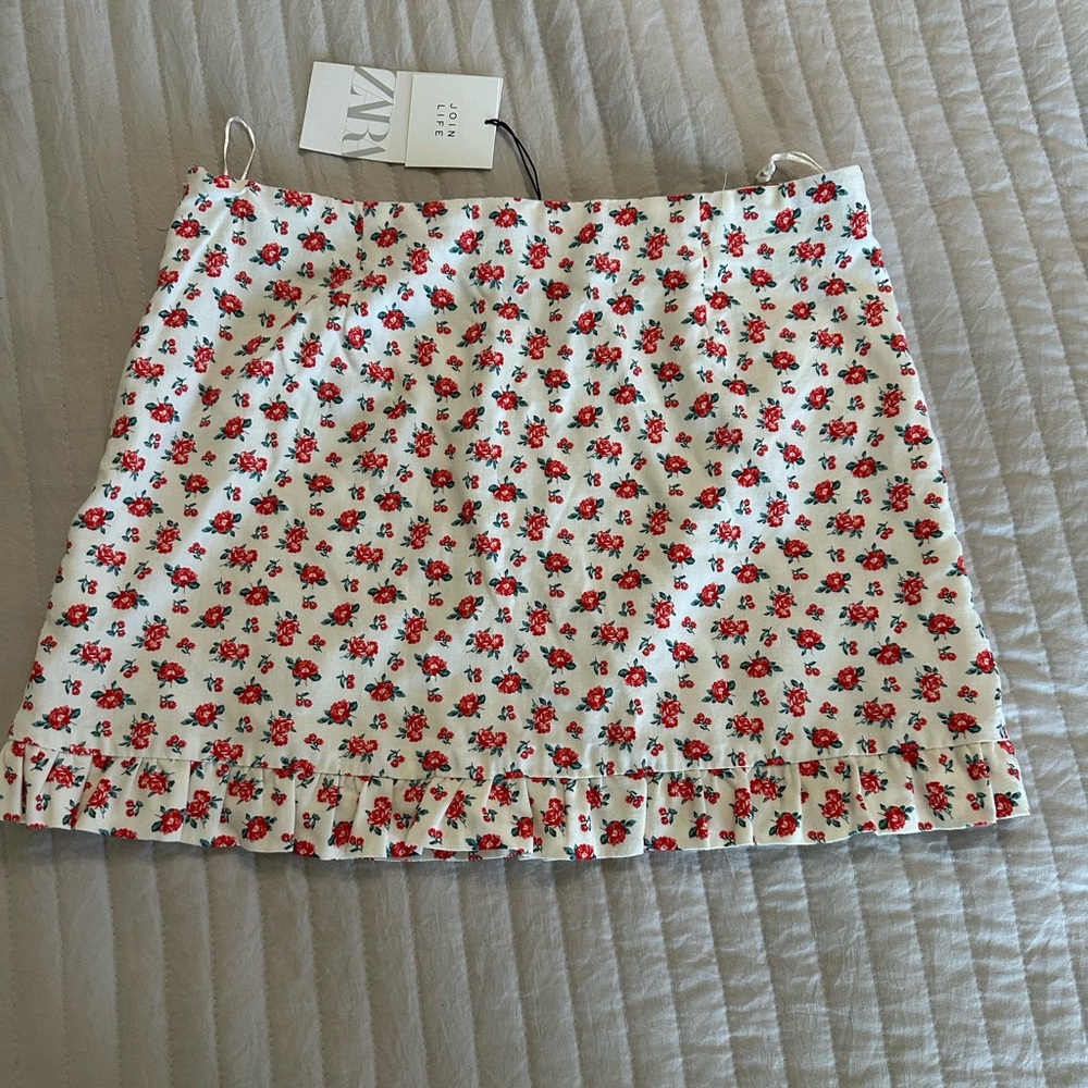 NWT Zara mini skirt size M